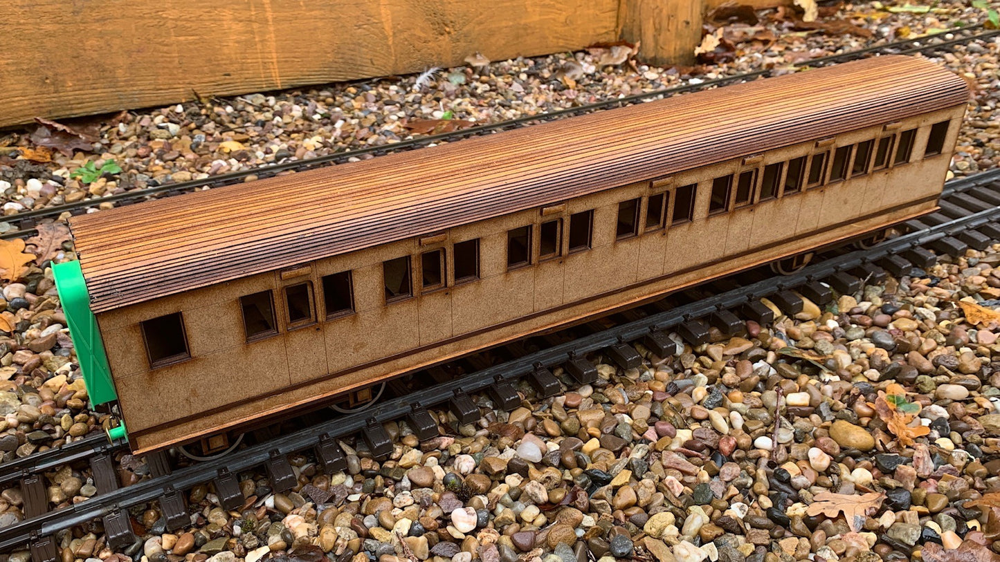 1:32 Scale SR 7 Compartment Composite ‘Thanet’ Coach