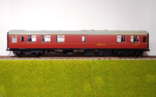 Load image into Gallery viewer, Accucraft UK 1:32 BR Mk1 Coaches
