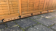 Load image into Gallery viewer, 1:32 Scale GWR Hawksworth Coach Multipack