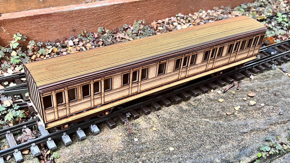 1:32 Scale SECR 7 Compartment Lavatory Composite Panelled Coach - 54ft