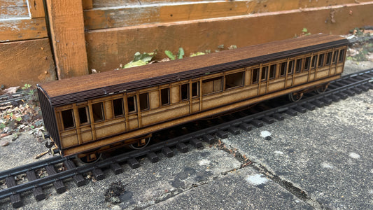 1:32 Scale SECR 7 Compartment Lavatory Composite Panelled Coach