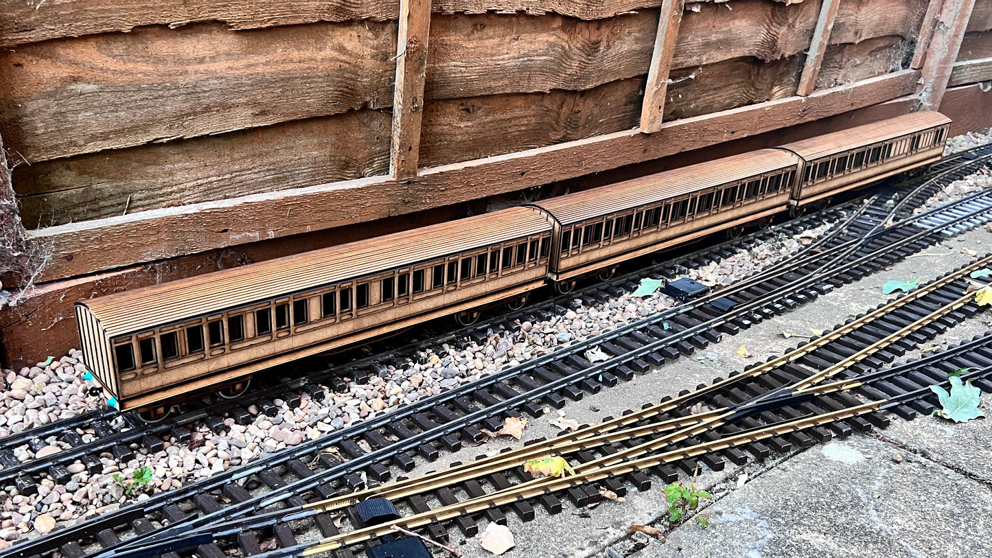 1:32 Scale ex LBSCR IoW Multipack
