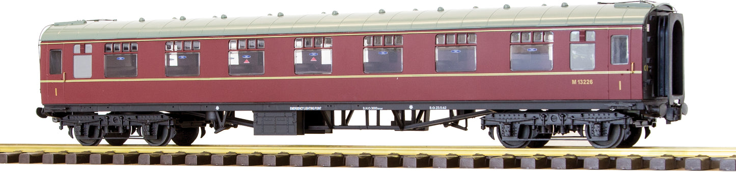 Accucraft UK 1:32 BR Mk1 Coaches