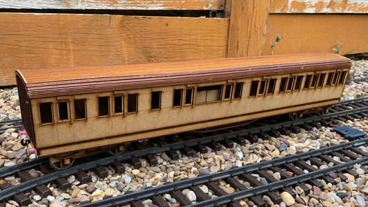 1:32 Scale SECR 7 Compartment Lavatory Composite Coach