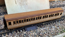 Load image into Gallery viewer, 1:32 Scale SR Maunsell Restriction 0 Corridor Composite Coach