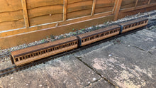 Load image into Gallery viewer, 1:32 Scale SR Maunsell Restriction 1 Coach Multipack