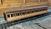 Load image into Gallery viewer, 1:32 Scale SR Maunsell Restriction 1 Corridor 3rd Coach