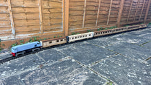 Load image into Gallery viewer, 1:32 Scale CIÉ/GSR Passenger Train Pack